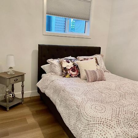 Adorable 1 Bedroom Suite- A Skip To Galloping Goose Victoria Eksteriør billede